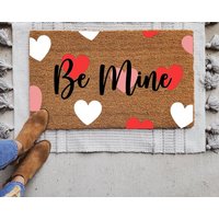 Schatz Valentinstag Fußmatte, Benutzerdefinierte Willkommensmatte, Home Decor, Housewarminggeschenk, Hey Cutie Mat, Be Mine Fußmatte von TheTrendyPorch