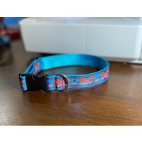 Blau Geblümtes Hundehalsband von Threads4Pups