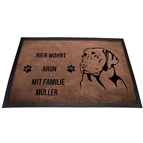 Labrador Retriever Fußmatte | mit Wunschnamen für Hund & Familie personalisiert | Hier wohnt … mit. | rutschfest | Waschbar | (Braun 40 x 60 cm) von Tierisch-tolle Geschenke