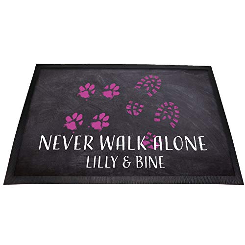 Tierisch-tolle Geschenke Hundefan Design Fußmatte Never Walk Alone inklusive Wunschnamen | rutschfest | Waschbar | (Anthrazit/Pink) von Tierisch-tolle Geschenke