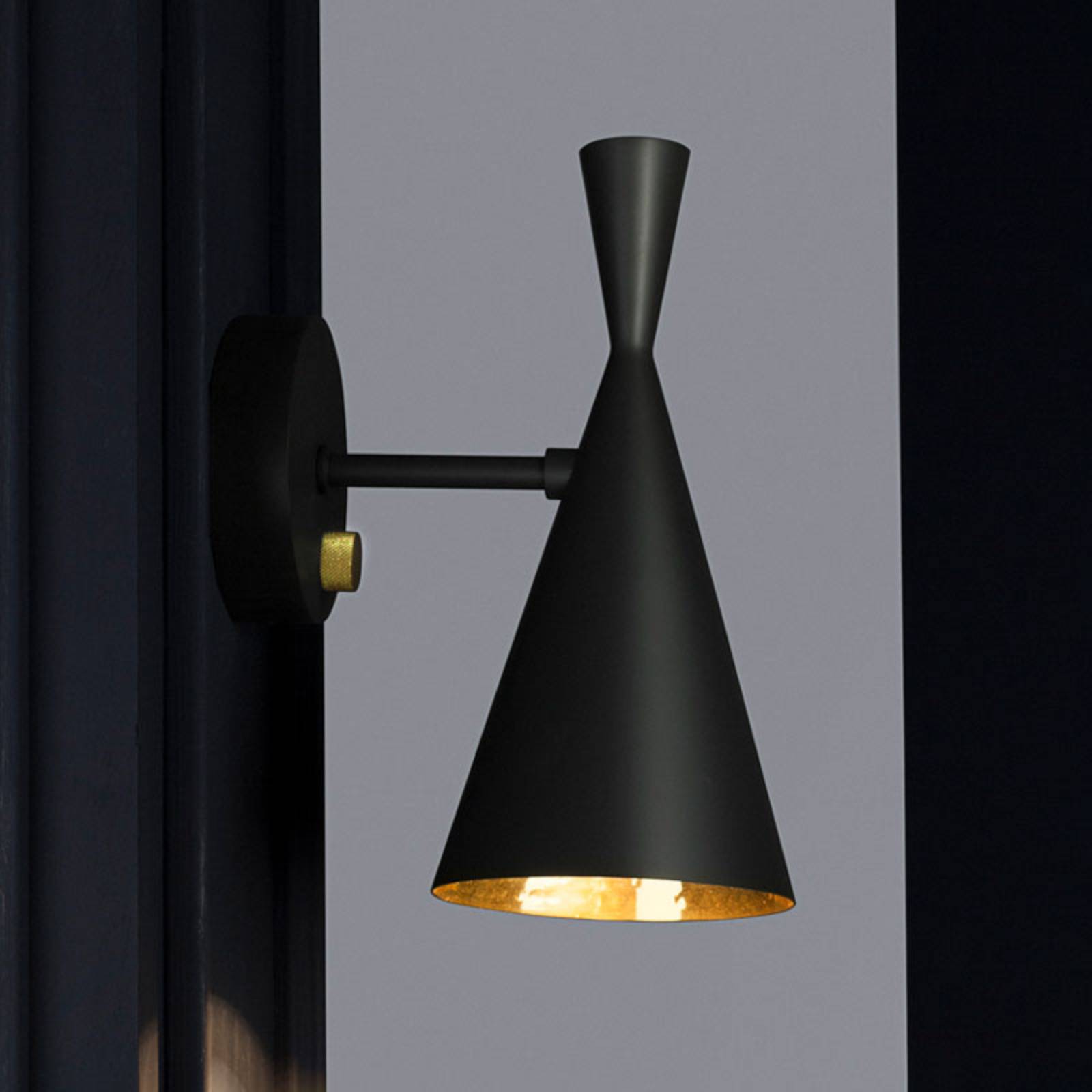 Tom Dixon Beat Wall Wandleuchte, schwarz/messing von Tom Dixon