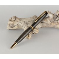 Schwarznuss Holzstift, Modell Rodster, Titanium Gold, Handcrafted Pen von TreelightArtStudio