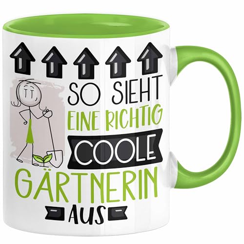 Gärtnerin Geschenk Tasse Geschenkidee für Gärtnerin Geburtstag Weihnachten Spruch So Sieht Eine Richtig Coole Gärtnerin Aus Kaffee-Becher (Grün) von Trendation