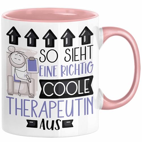 Therapeutin Geschenk Tasse Geschenkidee für Therapeutin Geburtstag Weihnachten Spruch So Sieht Eine Richtig Coole Therapeutin Aus Kaffee-Becher (Rosa) von Trendation