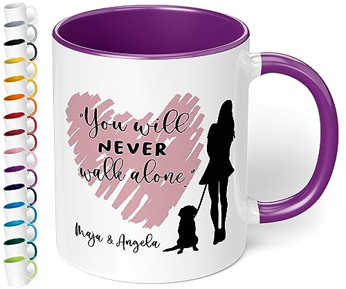 True Statements Tasse You will never walk alone Hund und Frauchen - personalisierte Kaffeetasse mit Wunsch-Name - spülmaschinenfest - tolles Geschenk zu Weihnachten, innen lila von True Statements