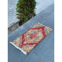 Natürlicher Verblasster Teppich, Beige Fußmatte, Kleiner Eingangsteppich, Badteppich, Fußmatte Antiker Anatolienteppich, 1, 31x2, 52 Fuß von TurkishRugLuxury