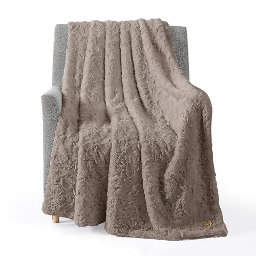 UGG Adalee Überwurfdecke aus weichem Kunstfell, wendbar, flauschig, flauschig, gemütlich, Hotelstil, luxuriös, weich, Boho, Heimdekoration, Decken für Bett und Wohnzimmer, 178 x 127 cm, Austernfarben von UGG