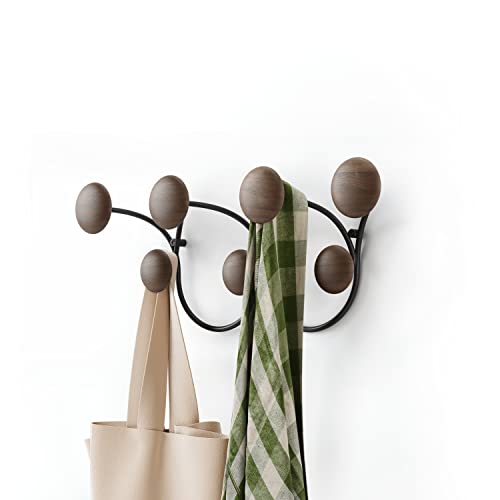 Umbra Dotsy Wandgarderobe, dekorative Garderobenleiste mit 7 Haken für Jacken, Schals, Taschen, Rucksäcke und Mehr, Holz, Schwarz/Walnuss von Umbra