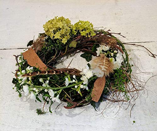 Unbekannt | Deko Nest Hasennest Dekokranz für Frühling und Ostern | D 20 cm | Grün Braun Weiß | Handarbeit aus Naturzweigen, Frühlingsseidenblumen, Rinde und Feder | Frühlingsdeko Osterdeko von Unbekannt