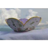 Papermache Bowl Aus Recycelten Cds, Upcycled Kunst, Echte Blätter Papierschale, Servierschüssel, Küche Tisch Dekor, Blume Form Schale, Obstschale von UniqueCatMirrors