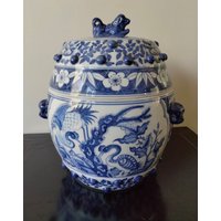 Serviertopf Aus Feiner Keramik Mit Handgemalten Kranichen in Natur-Vintage Topf Deckel Made China von UniqueGiftBag