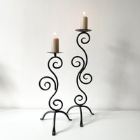 Vintage Paar Große Kerzenhalter Kerzenständer Eisen Geschmiedet Schmiede Gothic Mittelalterlicher Stil Handgemacht von Vinteology