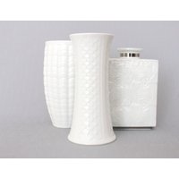 Vintage Weiße Porzellan Op Art Royal Bavaria Vase Tulpenform Mid Century 60Er 70Er von Vinteology