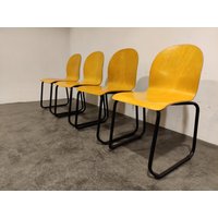Vintage Sperrholz Essstühle, 1970Er Jahre - Set Von 4 Esszimmerstühlen Stapelstühle Schulstühle von Vintiquesmidcentury