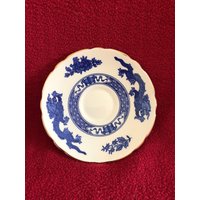 Royal Cauldon Blauer Drache Keramik China Demitasse Espresso Unterteller Welle Rand Made in England Blau Weiß Mit Goldrand. Um 1930 von VioletsEmporiumStore