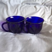 Paar Kobaltblaue Glas-Kaffeetassen, Übergroß, Vintage von VtgAndBeautifulFinds