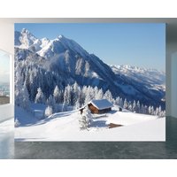 Winterhaus in Den Alpen - Tapete Zum Abziehen Und Aufkleben, Wohnzimmer-Wanddekoration, Abnehmbare Tapete, Landschaftswandbild von WallArtsOnline