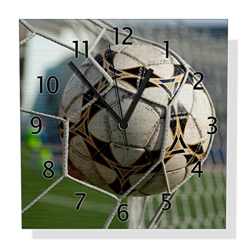 Wallario Design Wanduhr Fußball - Ball im Tor - Bolzplatz aus Aluverbund, Alu-Uhr Größe 30 x 30 cm, Schwarze Zeiger mit Metalloptik von Wallario
