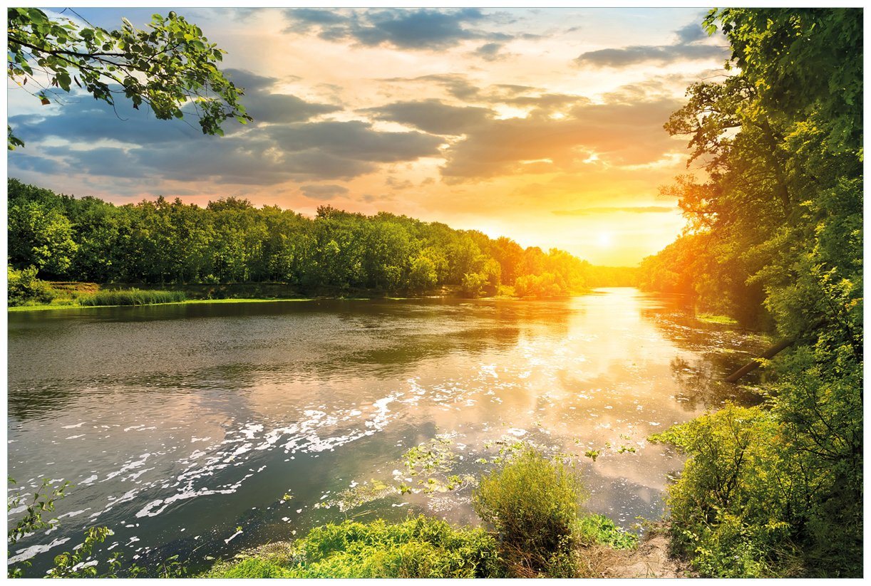 Wallario Vliestapete Sonnenuntergang am Fluss in grüner Umgebung, seidenmatte Oberfläche von Wallario