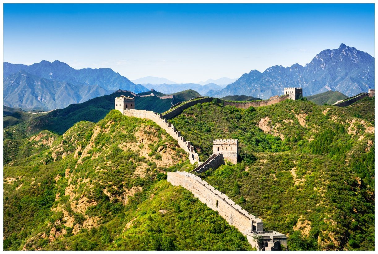 Wallario Wandfolie, Die Chinesische Mauer - Wahrzeichen in China im Sommer, in verschiedenen Ausführungen von Wallario