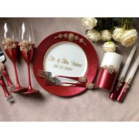 Personalisierte Gläser Rote Tortenschneider Messer Gabeln Teller Für Hochzeit Torten Rot Tisch Dekor Flöten Set Braut Bräutigam Glas von WarmhomeGifts