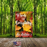 Personalisierte Familie Ist Alles, Herbstlaub Meter Flagge von WillowWaresCo
