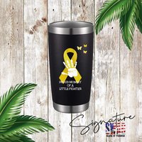 Personalisierte Stolze Mama Eines Kleinen Kämpfers 20 Oz Isolierter Edelstahl Tumbler, 9 Tumbler Farben Zur Auswahl von WillowWaresCo