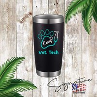 Personalisierter Vet Tech Stethoskop 20 Oz Isolierter Edelstahl Tumbler, 9 Tumbler Farben Zur Auswahl von WillowWaresCo