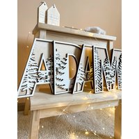 Benutzerdefinierte Winterwald-Buchstaben - Handgefertigtes Holzalphabet Natur-Namensschild Weißes Weihnachtsgeschenk von WittleWoodStore