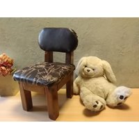 Kleiner Stuhl, Kinderstuhl Aus Holz, Handgemachter Rustikaler Holzstuhl, Vintage, Handgefertigt von WonderlandWarehouse