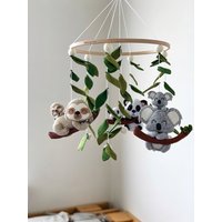 Koala-Baby-Mobile, Panda-Kinderzimmer-Dekor, Faultier-Kinderzimmer-Mobile, Babyparty-Geschenk, Hängendes Kinderbett-Mobile, Safari-Kinderzimmer von WonderyHandmade