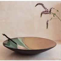 Große Breite Keramikschüssel, Moderne Beige Und Türkisfarbene Glasur, Große Servierschüssel von YaelGronnerCeramics