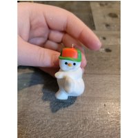 Fuzzy Schneemann Wirft Schneeball Ornament Weihnachten von elegantcloset21