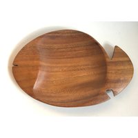 Vintage Mcm Monkeypod Philippines Servierschale Aus Holz Mit Geschnitzter Fischskulptur, Handgefertigt Von Serena Roney Nautical Beach Island von familyjewelsatlanta