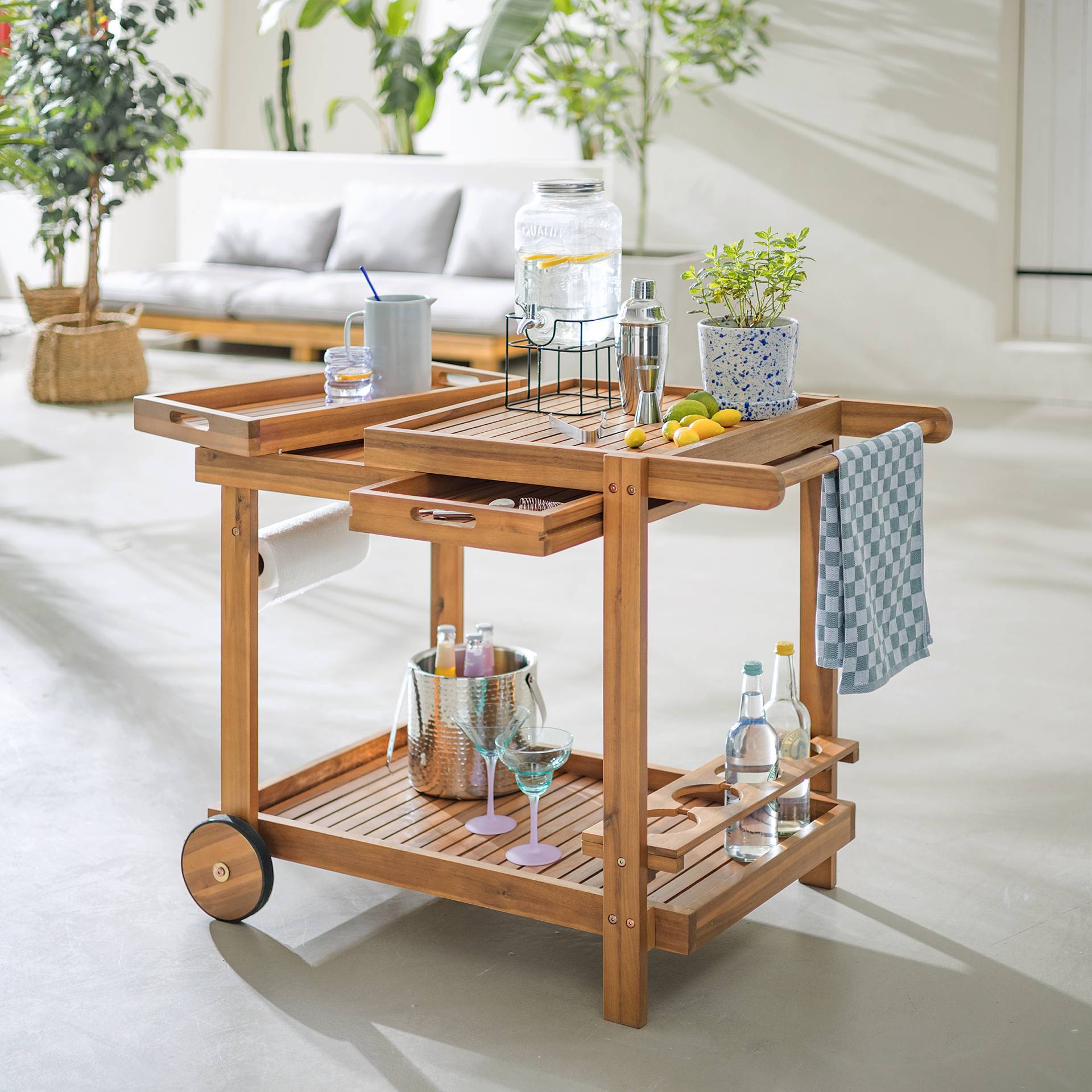 home24 Massiver Servierwagen Olly Massivholz Akazie, geölt 100 x 80 x 60cm Braun home24 Massiver Servierwagen Olly Massivholz Akazie, geölt 100 x 80 x 60cm Braun von home24