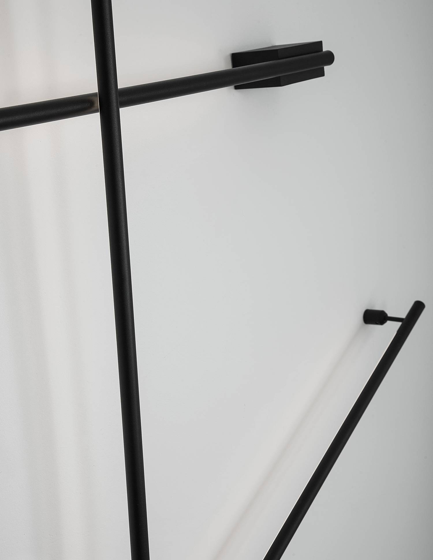 home24 Wandleuchte Gropius 90cm Schwarz/Schwarz Kabel ABS, Fassung ABS, Baldachin Aluminium, Gehäuse Leuchte Aluminium Nicht austauschbare LEDs home24 Wandleuchte Gropius 90cm Schwarz/Schwarz Kabel ABS, Fassung ABS, Baldachin Aluminium, Gehäuse Leuchte Aluminium Nicht austauschbare LEDs von home24