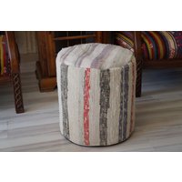 Handgemachter Dekorativer Gestreifter Runder Boden Pouf Stuhlhocker Boho Modern Natur Baumwollmaterial Handgewebter Kelim Teppich 18x18 Zoll von mamcanart