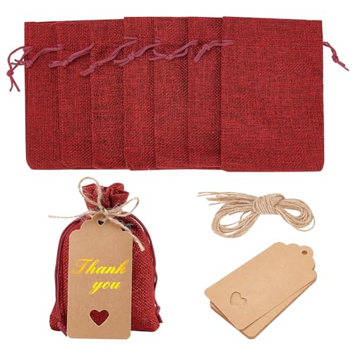 nbeads 10 Stück Jute Kordelzug Geschenktüten, Rote Sackleinen Verpackungsbeutel Schmuckbeutel Geschenkverpackungsbeutel Mit Kraft Tags Jute Schnur Für Weihnachten Hochzeit Gastgeschenke, 13.5x9.5 cm von nbeads