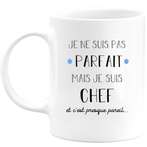 Tasse mit Chef – Je ne suis pas Parfait mais Je suis Chef – Geschenk zum Geburtstag, Valentinstag, Herren, Liebe, Paar, Keramik, Weiß von quotedazur