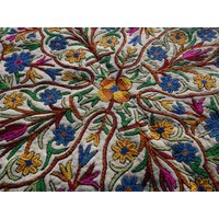 Runder Woll Teppich Kashmiri Namda Hand Gefilzt Und Bestickt | Blumenmuster Mandala Weißer Für Schlafzimmer Oder Boho Wanddeko von theshantihome