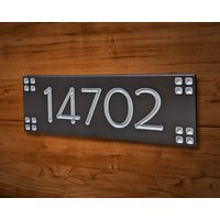 Sign117 16 "X 4" X 3/4" Gravierte Handwerker Hausnummer Schild, Geschnitztes Holzschild, House Warming - Hochzeit Makramee Geschenk von treewoodworks